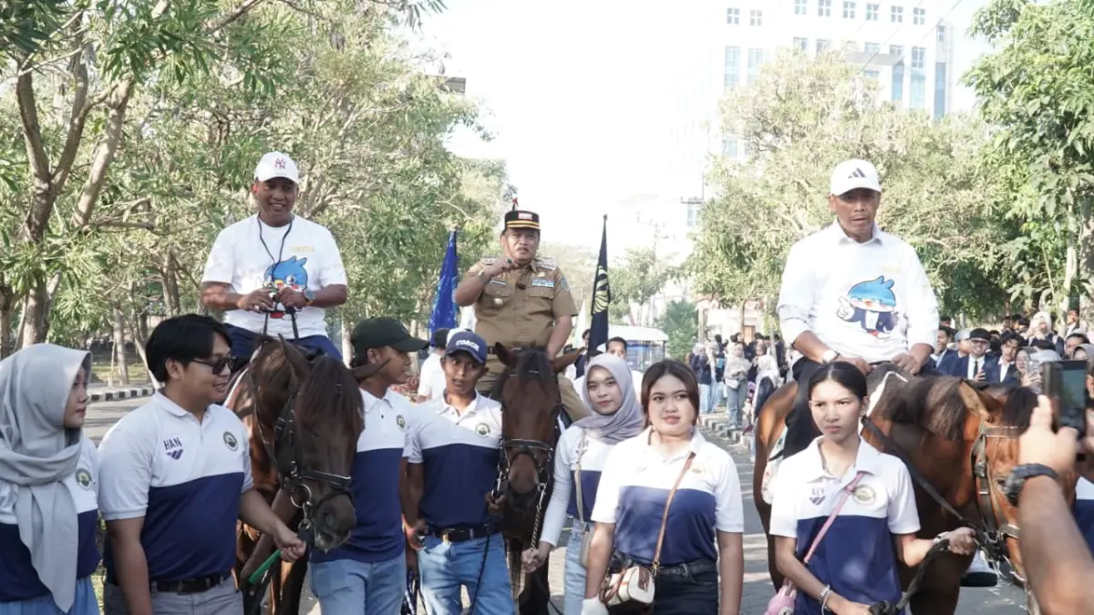 SEMARAK: Kang Marhaen hadir langsung di Kick Off Mobilitas Akademik Unesa. (karen wibi/jprk)