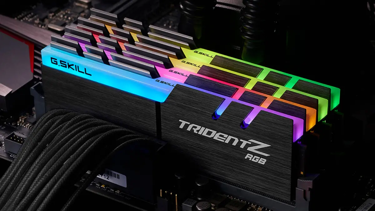 RAM (Random Access Memory) yang terpasang di motherboard komputer