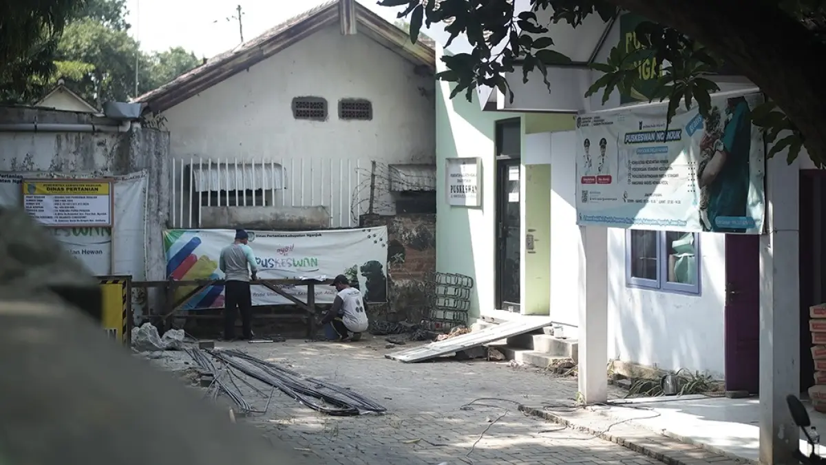 SEDOT RATUSAN JUTA: Rehab perbaikan Pukeswan Nganjuk dimulai dengan anggaran Rp530 Juta dari APBD Nganjuk. (karen wibi/jprk)
