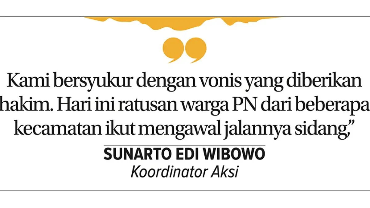 KAWAL SIDANG: Ratusan warga Pagar Nusa menggelar aksi di Pngadilan Negeri Nganjuk kemarin. Dimas divonis 9 tahun penjara. (novanda nirwana/jprk)
