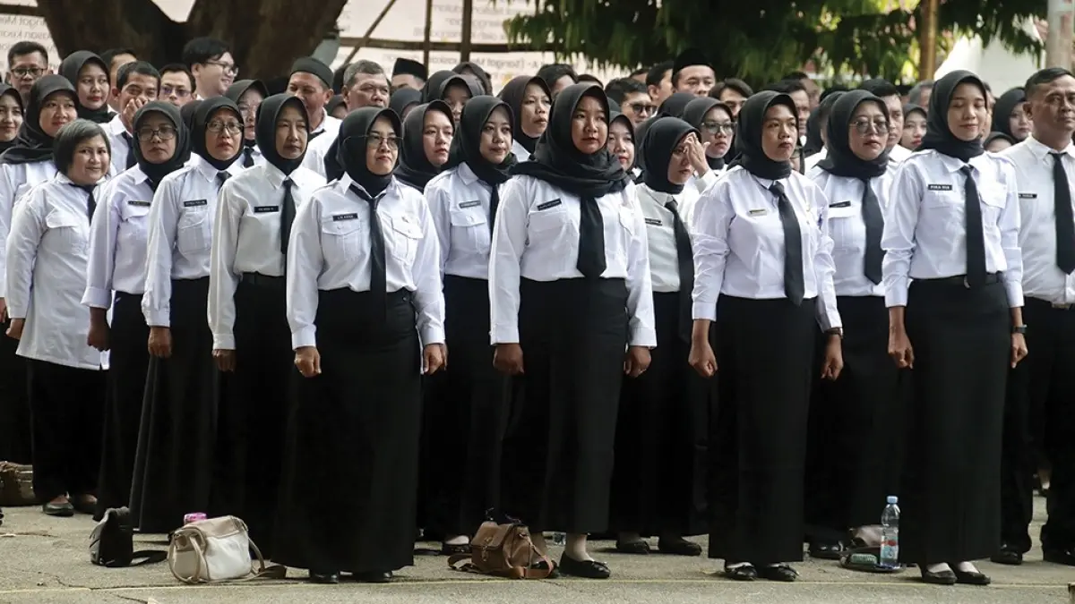PPPK paruh waktu wajib bekerja antara enam hingga delapan jam per hari. Sedangkan untuk hari kerja antara lima hingga enam hari kerja. (karen wibi/jprk)