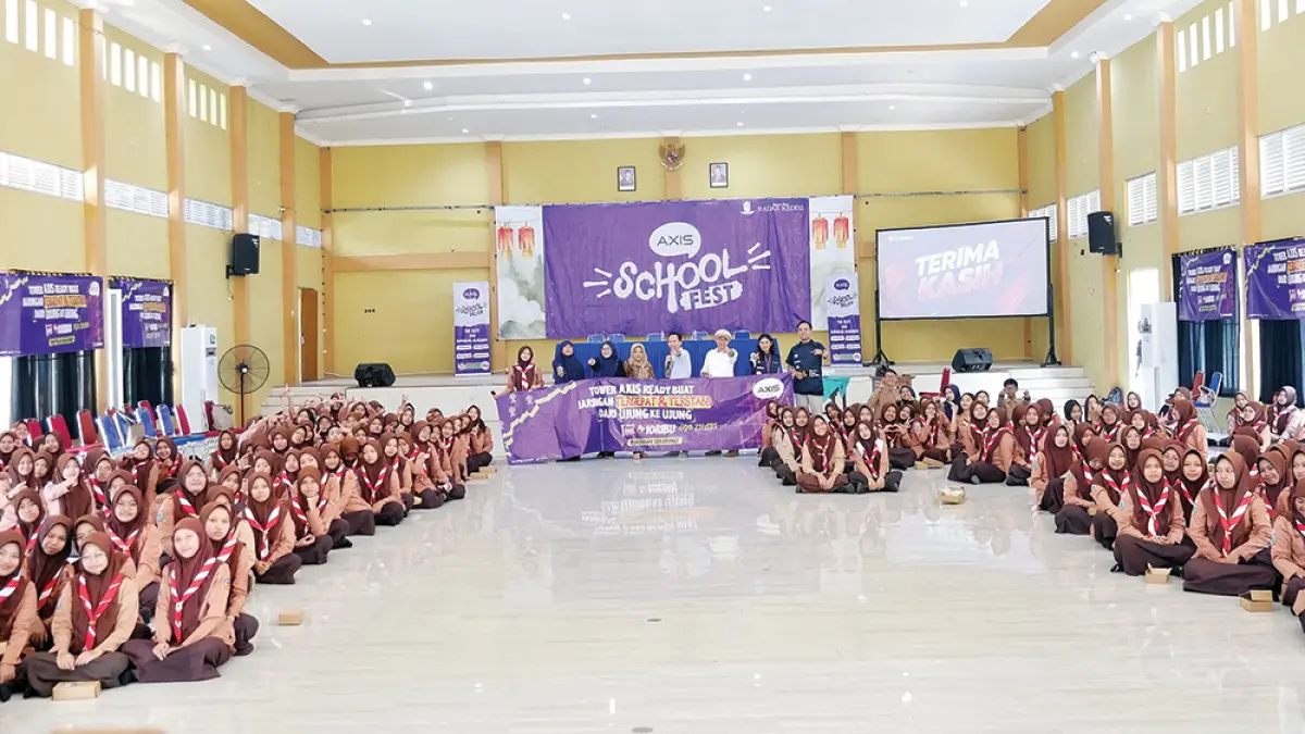 PENTINGNYA PUBLIKASI: Siswa SMAN 2 Nganjuk antusias mengikuti AXIS School Fest di Aula Smada Nganjuk pada Jumat (7/8). (luki/jprk)