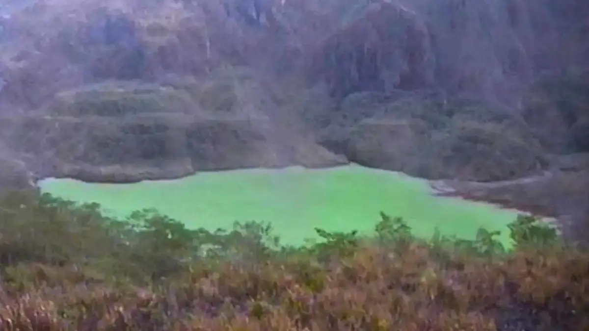 Pantauan Kawah Kelud oleh PVMBG