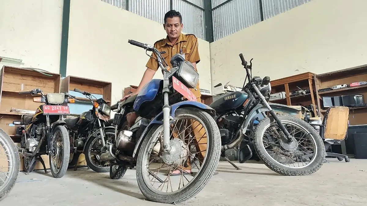 TAK TERPAKAI: Sepeda motor dinas akan dilelang BPKAD Kabupaten Nganjuk. Lelang menunggu SK Bupati. (novanda nirwana/jprk)