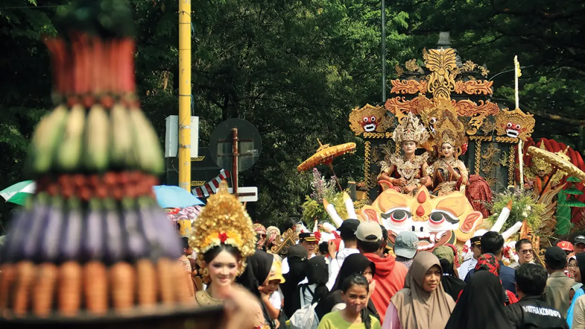 Mobil hias Smasa Menyala memukau penonton. (karen wibi/jprk)