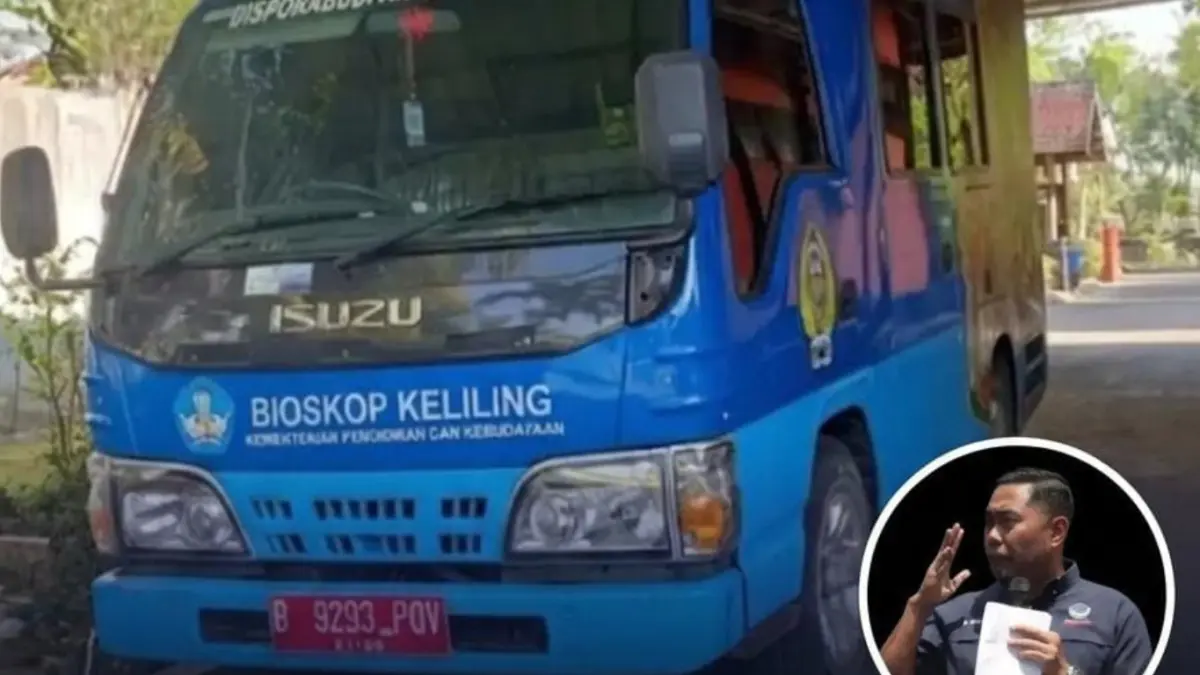 Mobil bioskop keliling hibah Kementerian Pendidikan dan Kebudayaan terparkir di Museum Anjuk Ladang, Nganjuk. DPRD Nganjuk dorong agar difungsikan kembali seperti sediakala secara gratis.