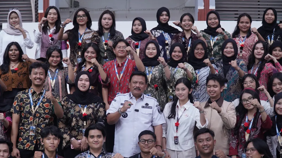 Bupati Nganjuk Marhaen Djumadi menjadi narasumber di Unesa