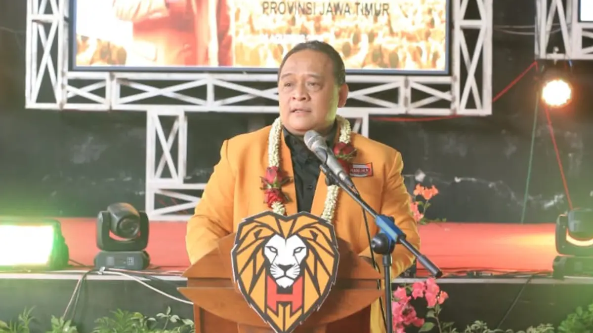 Sekjen Hanura Benny Rhamdani saat berada di atas podium menemui kader Hanura Nganjuk.