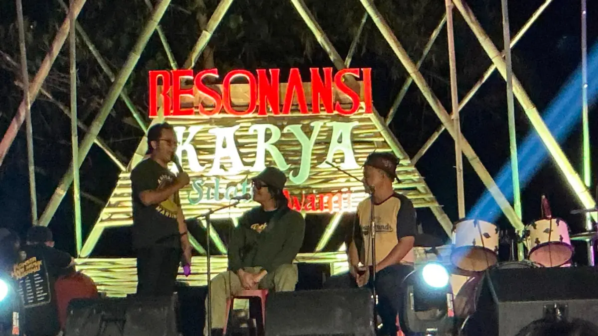 Musisi akar rumput saat tampil di resonasi karya. (FOTO: D. Ken)