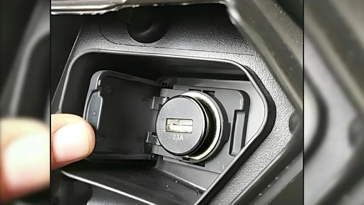 USB Cherger pada PCX 160