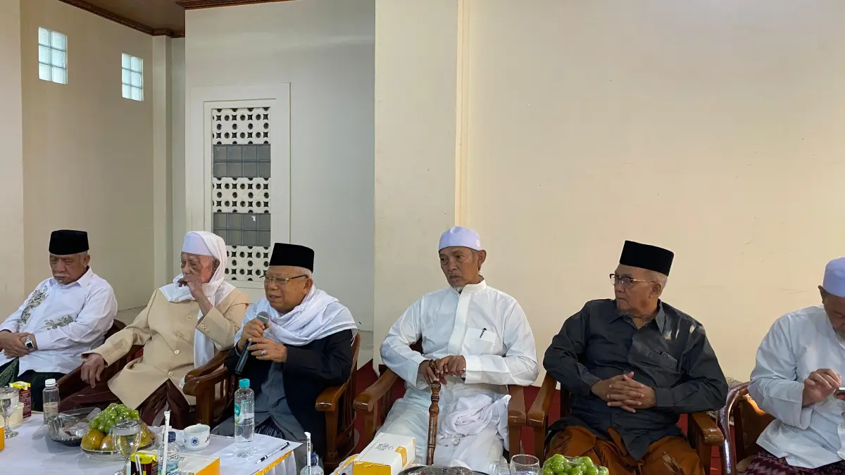 Kiai sepuh saat berkumpul di Ponpes Lirboyo Kediri menjelang Muktamar NU ke-35 di Jombang. 