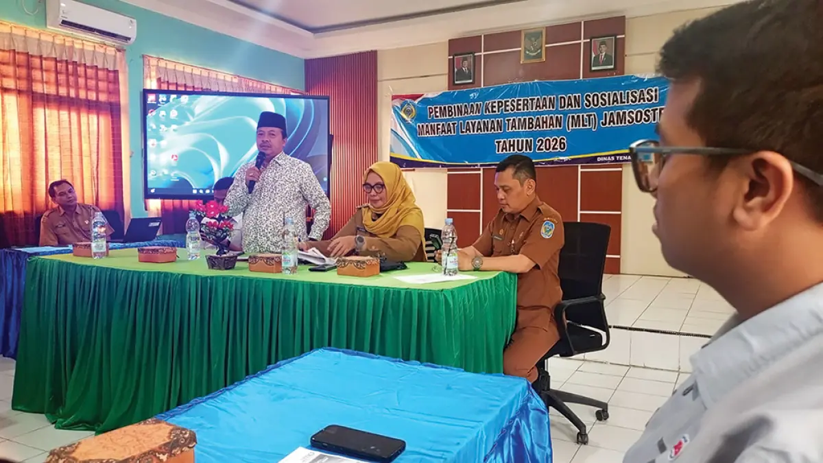 LINDUNGI WARGA: Wakil Ketua DPRD Ulum Basthomi memberi sambutan.