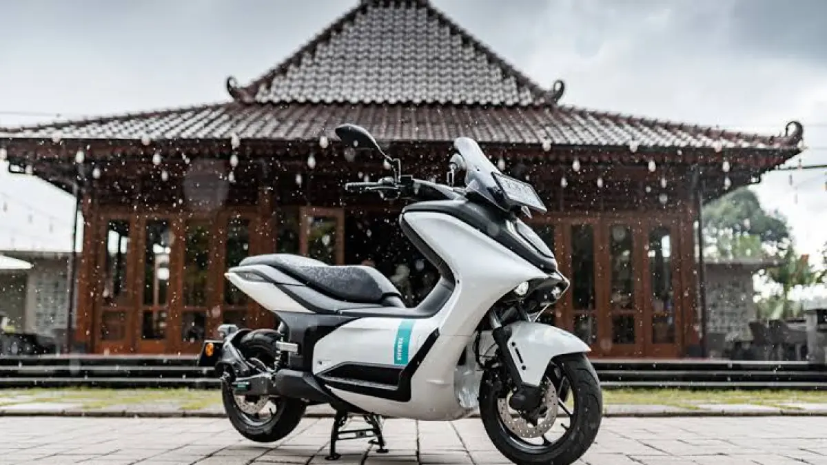 Yamaha E01