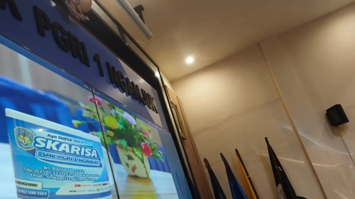 ESTETIK: Salah satu karya foto peserta diklat jurnalistik ketika ditampilkan dan dievaluasi pemateri di ruang aula SMK PGRI 1 Nganjuk.