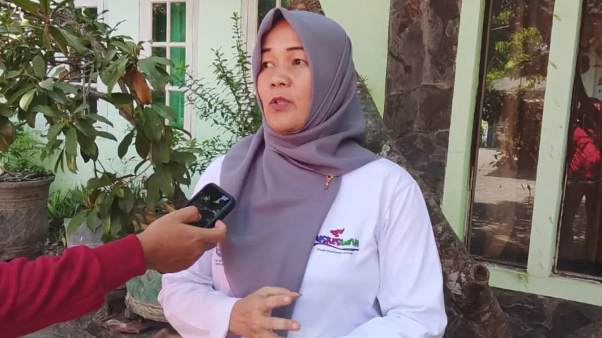 Kepala Dinas Pertanian Kabupaten Nganjuk, Ida Shobihatin wawancara usai menggelar tiga kegiatan di Disperta Nganjuk.