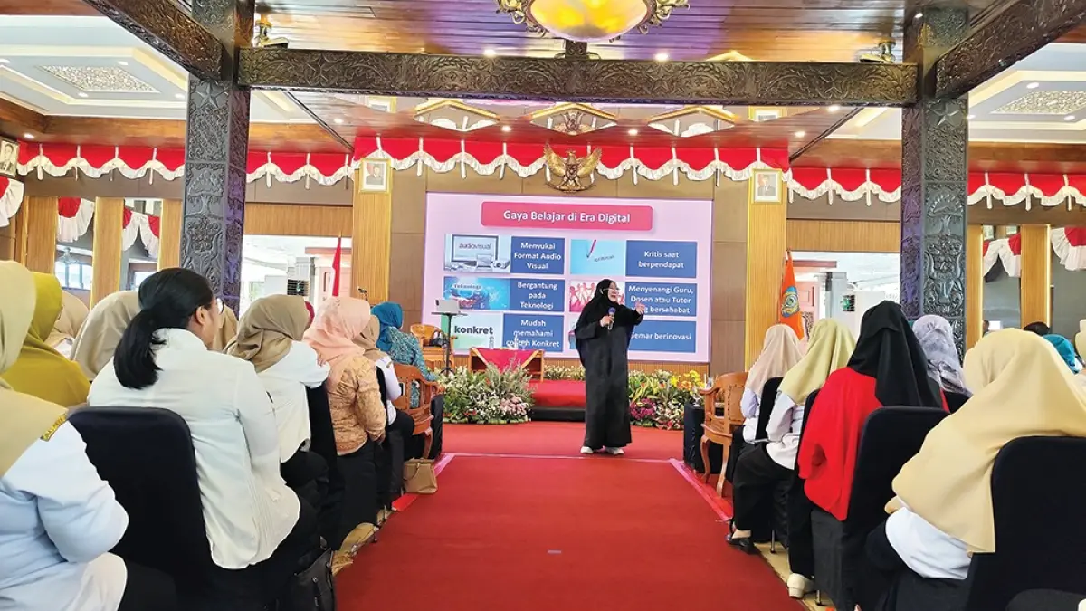 PARENTING: Dr Aisah Dahlan menjelaskan pentingnya memahami tangki cinta untuk buah hati. (novanda nirwana/jprk)