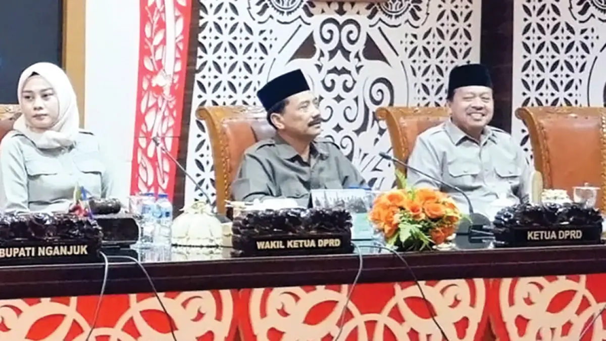 SERIUS: Pimpinan DPRD saat rapat. DPRD membahas intensif  Raperda tentang Sistem Kesehatan Daerah.  (rekian/jprk)