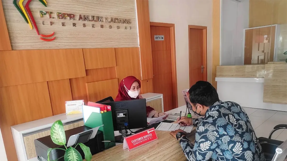 Ririn resmi dipilih sebagai Dirut bpr Anjuk Ladang. Ririn dinyatakan tidak bermasalah dalam Fit and Proper oleh OJK. (karen wibi/jprk)