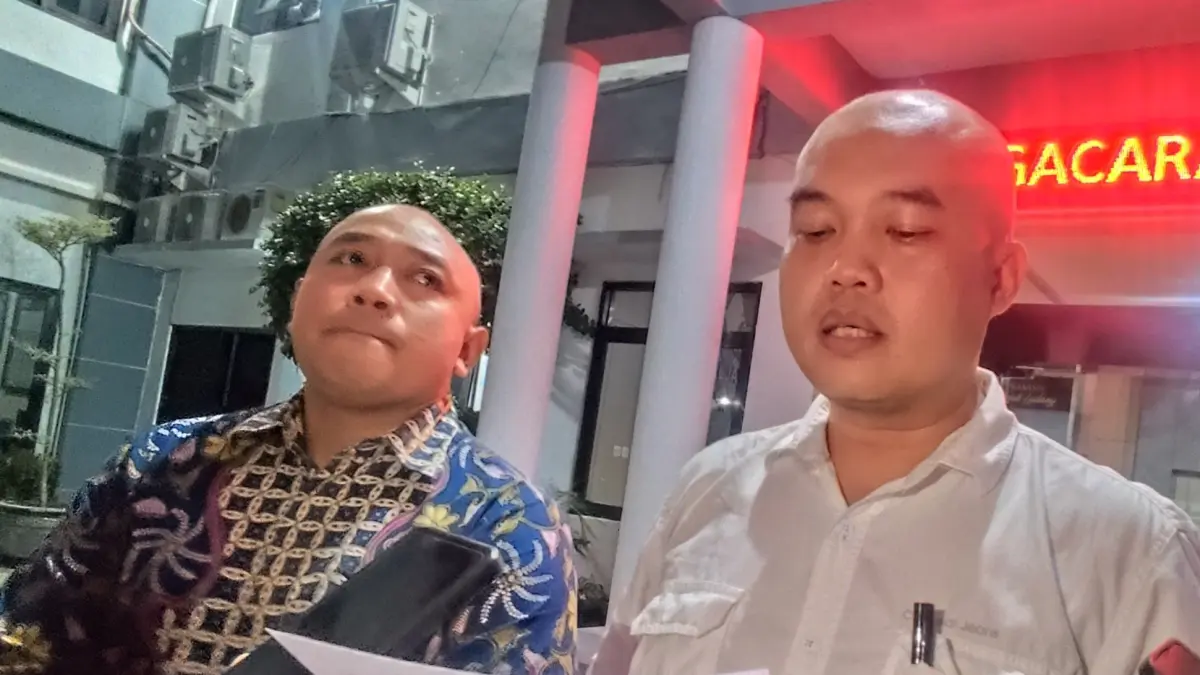 Kasi Pidsus Kejari Nganjuk Rizky Raditya Eka Putra saat melakukan press release pasca penetapan tersangka kasus FS Margopatut