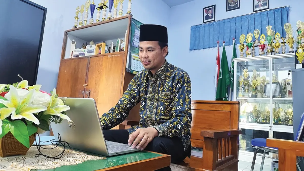 INOVATIV: Kepala SMA Diponegoro Nganjuk Sidik Supriyadi sukses bikin sekolah jadi unggulan. (novanda nirwana/jprk)
