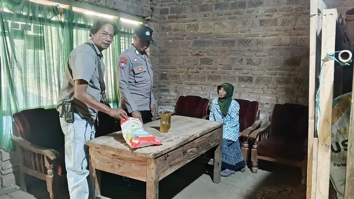 TEGA: Paniyem, lanjut usia asal desa Jatigreges, Pace ditipu pemuda Nganjuk. Kalung emas milik Paniyem raib. (novanda nirwana/jprk).