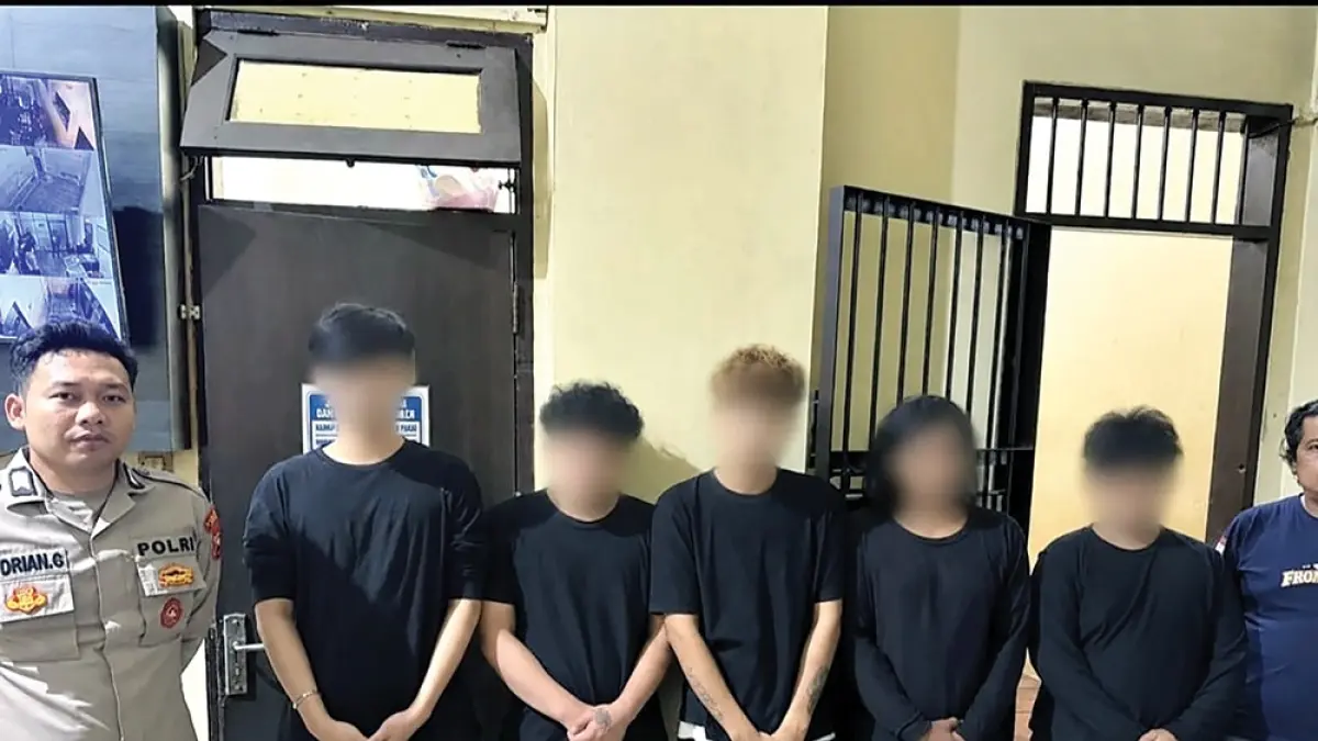 PENGEDAR NARKOBA: Polisi menangkap Ilham Fajar Handoko dkk karena mengedarkan narkoba di Nganjuk.