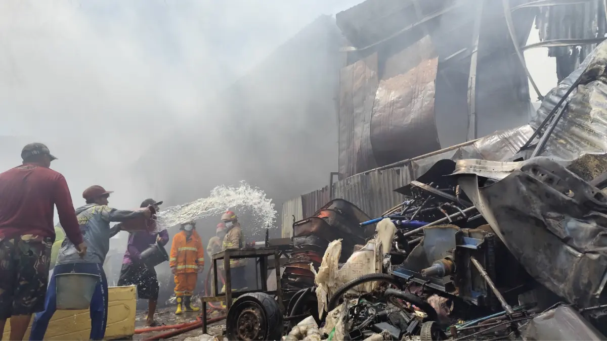 Gudang Rosok di Bagor Ludes Terbakar