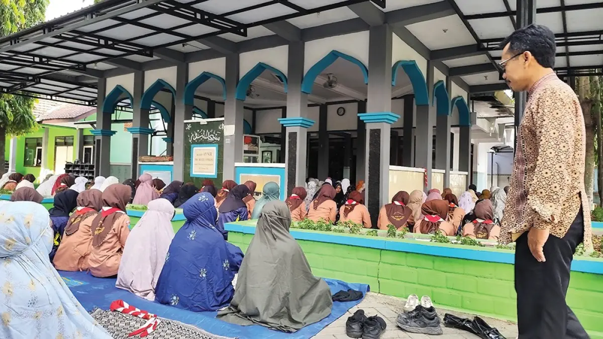 JUMAT IMAN : Siswa SMAN 1 Gondang berdoa bersama setiap hari Jumat. (novanda nirwana/jprk).