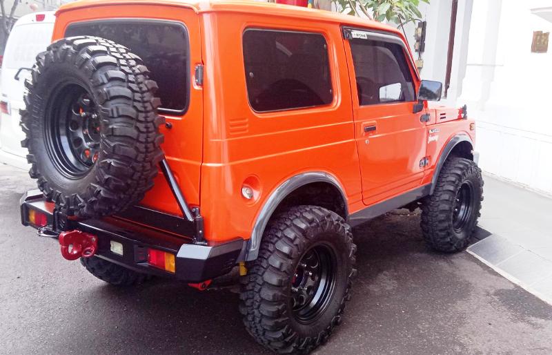 MODIF NGEJRENG: Suzuki Katana yang sudah ditrepeskan atapnya mirip Jimny.