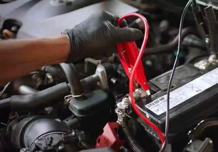 HARUS DIPERHATIKAN: Bagi mobil lawas, aki menjadi bagian yang sering bermasalah jika tidak mendapatkan perawatan yang baik.