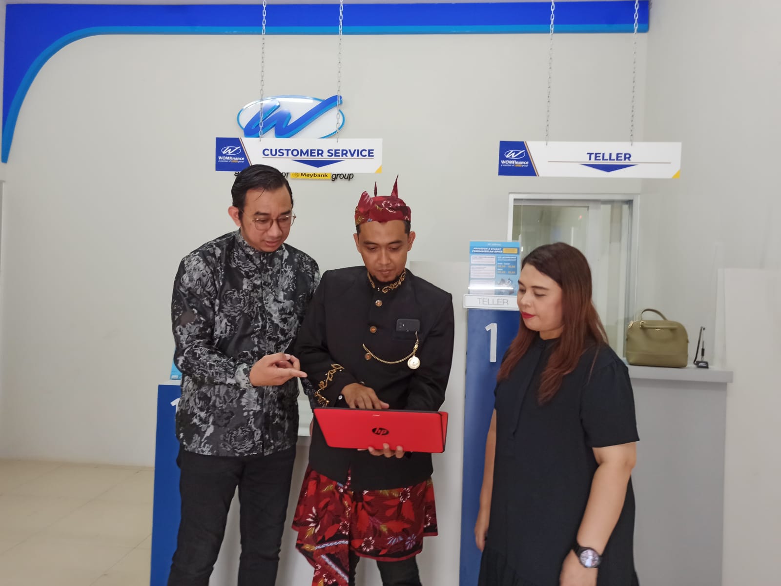 PASAR MASIH BESAR: Dari kiri, Andreas Aditya, Libra Yudha Sayoga dan Dewi S Margin optimistis tahun ini kinerja WOM Finance akan tumbuh.