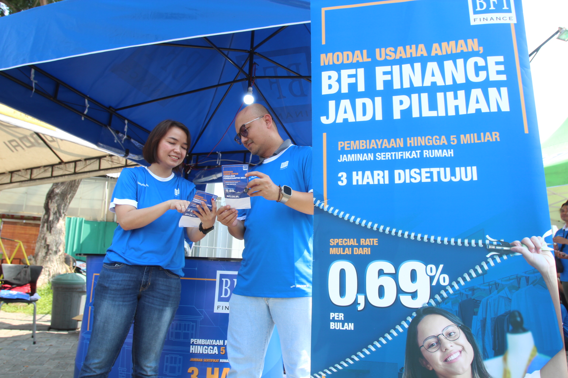 POTENSIAL: Property Backed Financing Product Head BFI Finance Desliana Sidabutar bersama PBF Area Marketing Manager BFI Fatah Syahputra saat acara BFI Ride & Dance Fitness Festival.