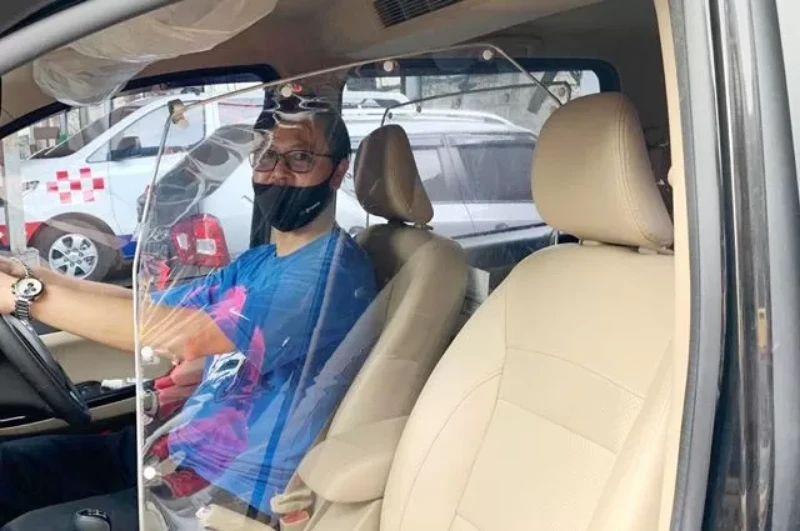 Driver online bersyukur akhirnya diizinkan bisa mengambil penumpang di Terminal Purabaya Bungurasih.