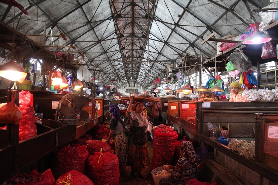 MENDESAK: PD Pasar Surya mencari investor untuk revitalisasi pasar karena dana Rp 9 miliar yang dijanjikan Pemkot Surabaya belum cair hingga akhir tahun.