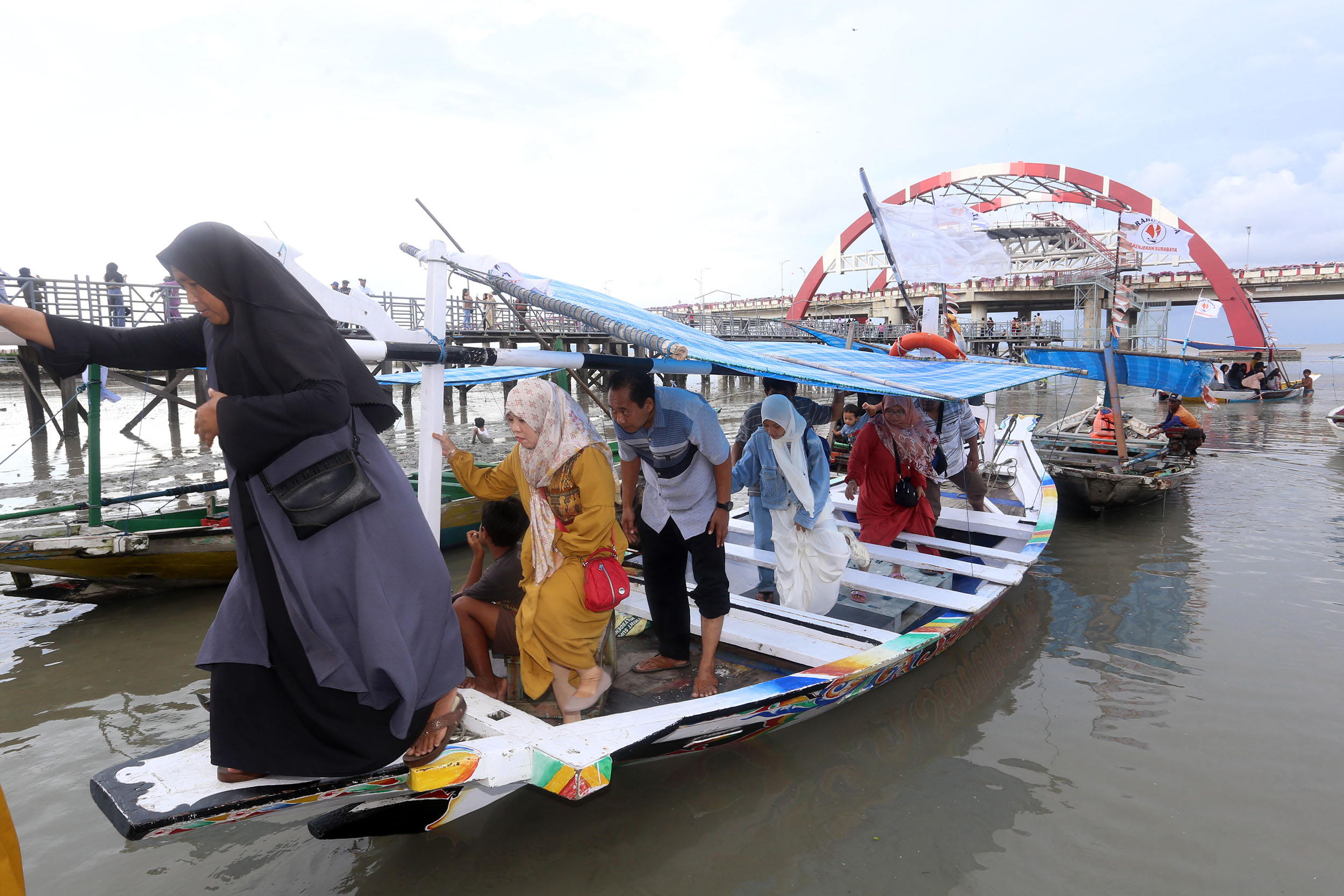 Wisata Pantai Kenjeran.