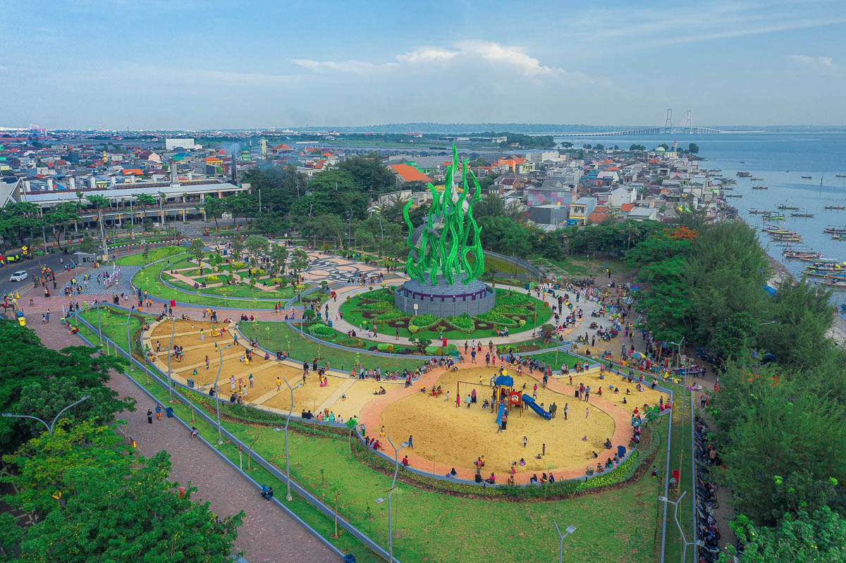 SPARKLING SURABAYA: Kota Surabaya memiliki beragam tempat wisata dan destinasi menarik untuk di kunjungi di masa liburan akhir tahun.