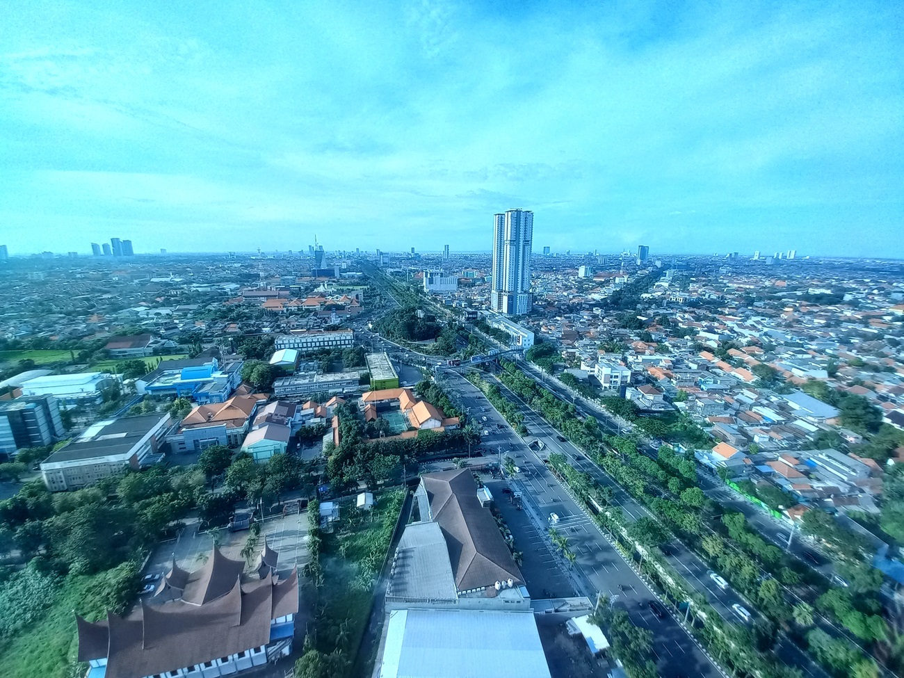 MELAMBAT: Situasi geopolitik, inflasi dan suku bunga yang masih tinggi masih akan menekan pertumbuhan ekonomi di tahun depan.