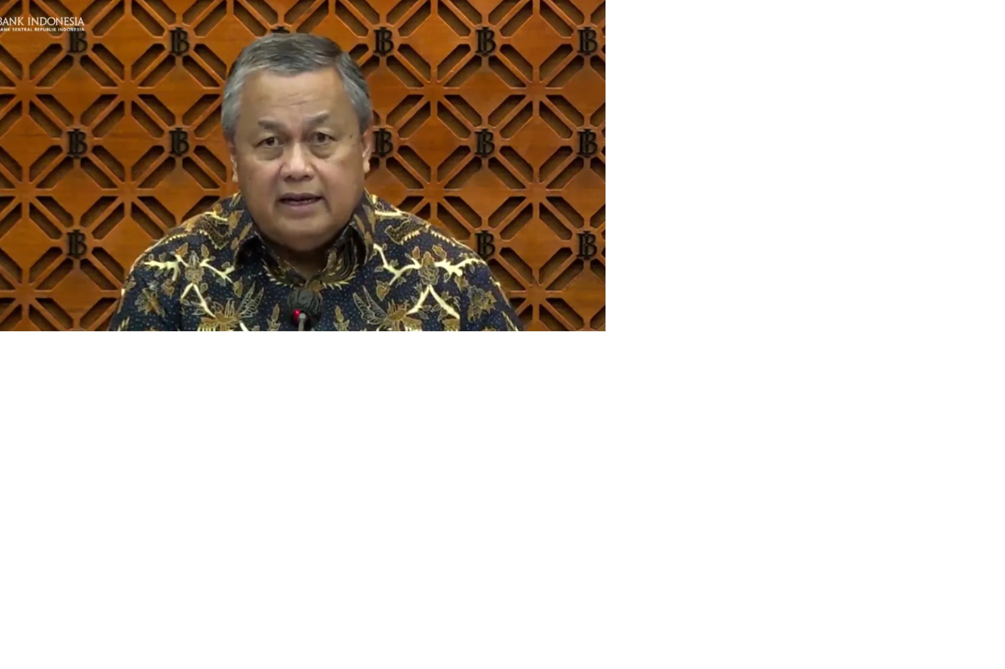 Gubernur Bank Indonesia Perry Warjiyo saat mengumumkan hasil Rapat Dewan Gubernur Bulanan Bulan Desember 2023 di Jakarta, Kamis (21/12).