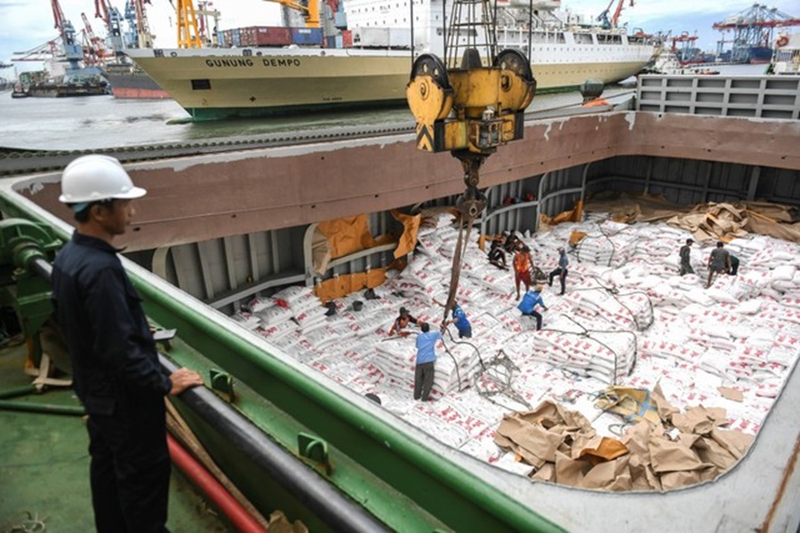 BISA AJUKAN PENAMBAHAN: Kuota impor gula industri 2023 sebanyak 3,61 juta ton, 2024 turun menjadi 3,45 juta ton.