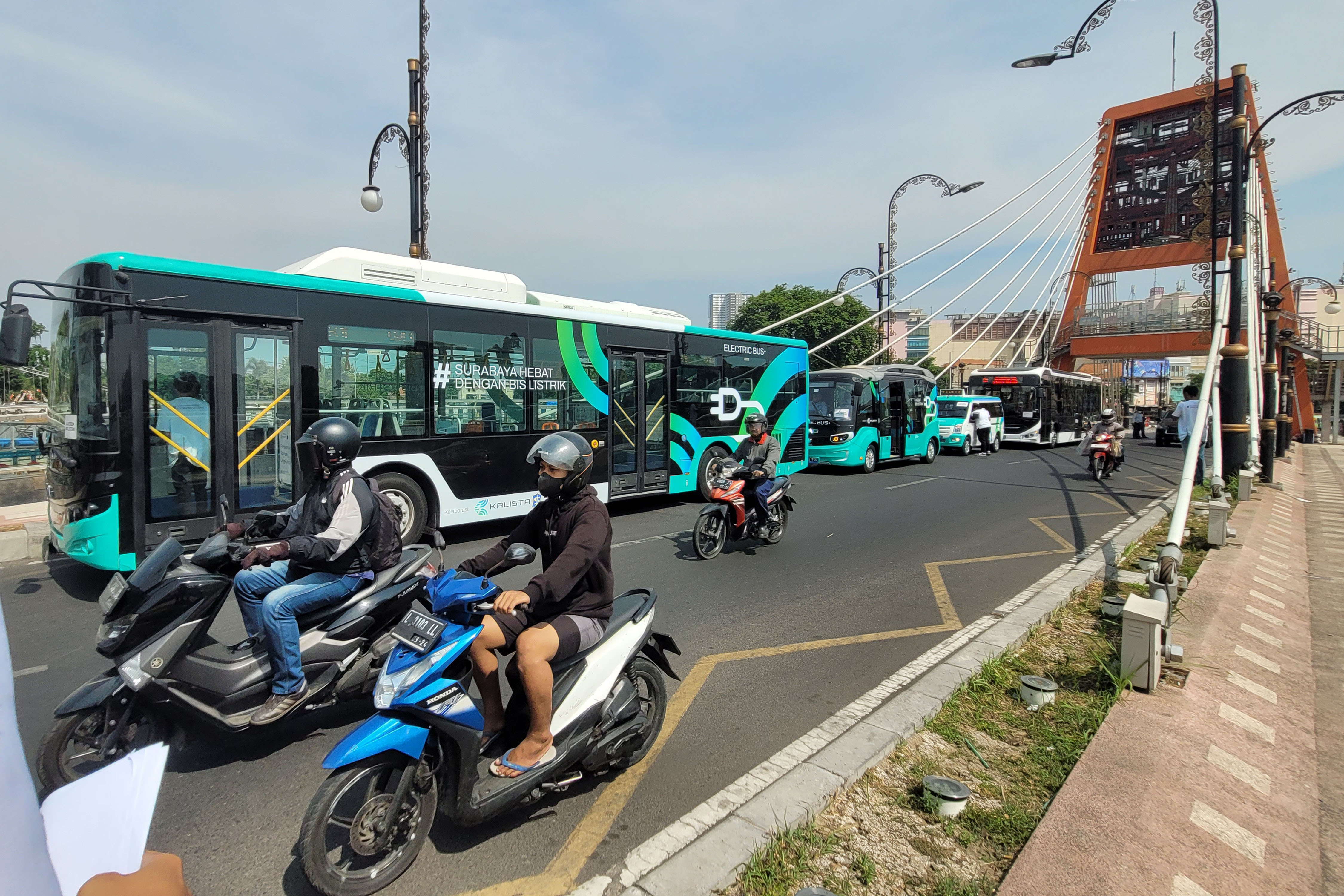 RAMAH LINGKUNGAN: Saat ini Pemkot Surabaya sedang mengujicobakan penggunaan bus Listrik sebagai kendaraan umum dengan system buy the service (BTS).