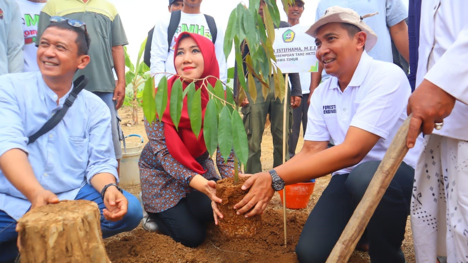 Lia Istifhama punya kepedulian tinggi terhadap para petani dan pertanian di Jawa Timur secara lebih luas.