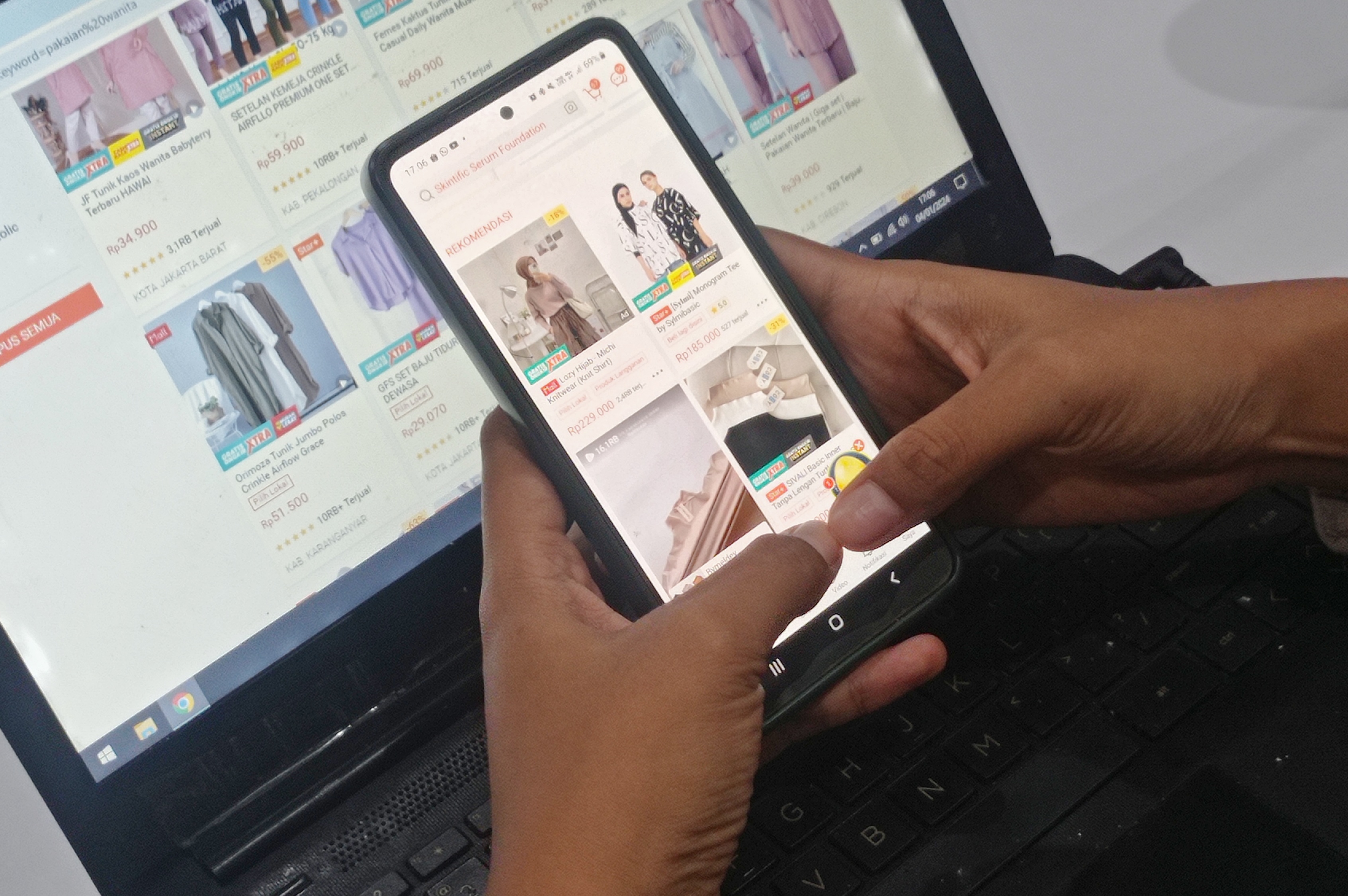 TUMBUH PESAT: E-commerce dalam beberapa tahun terakhir memberikan dampak besar bagi perekonomian nasional.