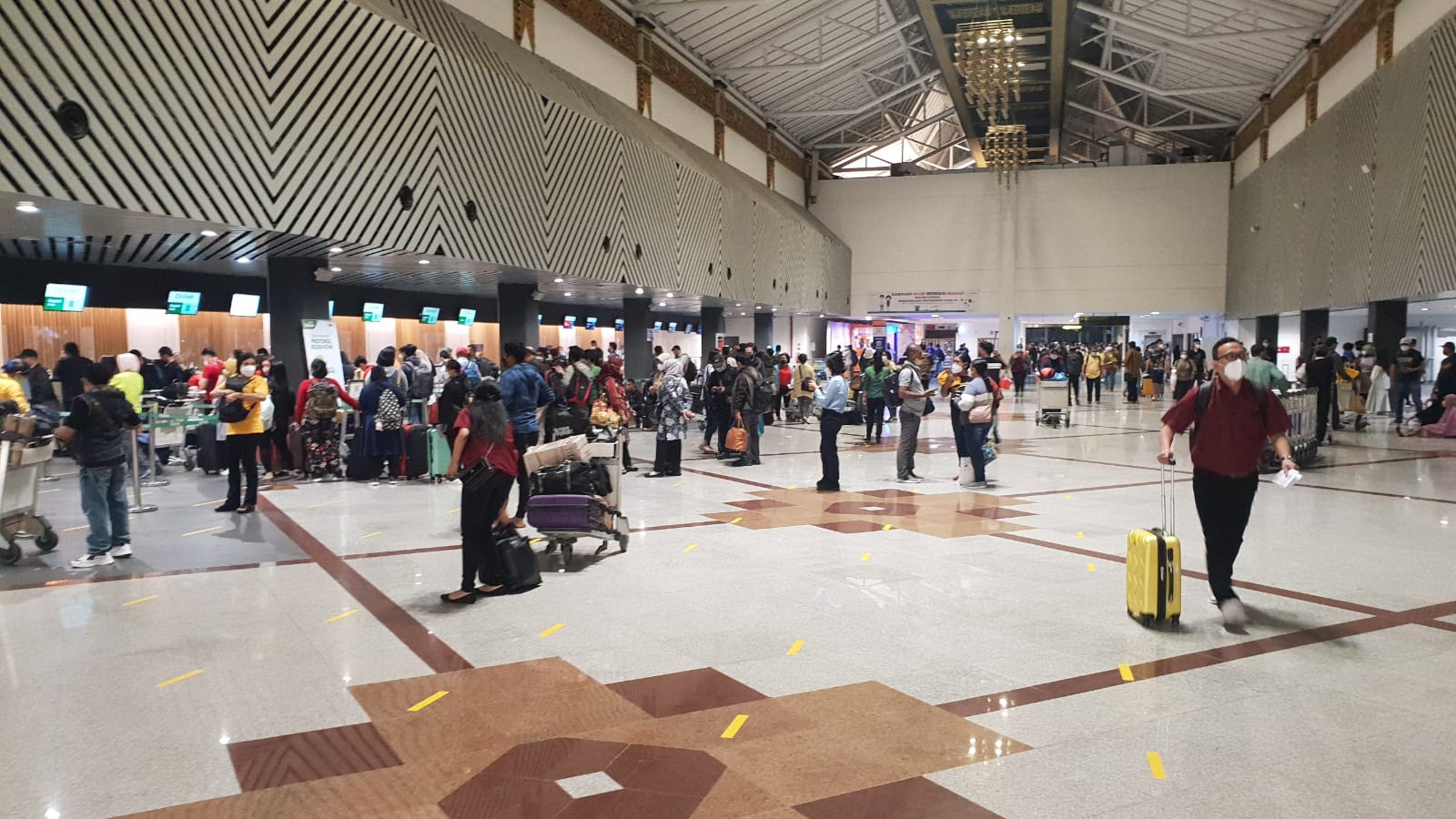 RAMAI: Selama periode Nataru 2023/2024 jumlah pergerakan penumpang di 15 bandara AP I mengalami pertumbuhan 15 persen.