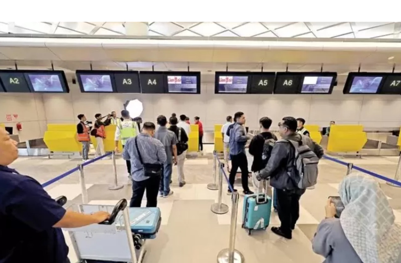SIAP BEROPERASI: Salah satu bagian dalam simulasi operasional Bandara Dhoho Kediri yang digelar Sabtu (6/1).