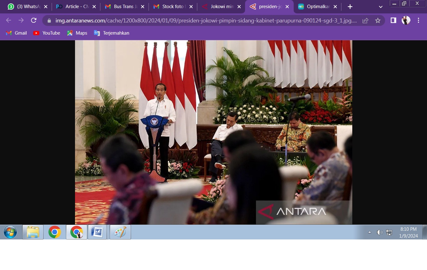 MASALAH PANGAN JADI PERHATIAN: Presiden Joko Widodo menyampaikan pengarahan saat memimpin Sidang Kabinet Paripurna di Istana Negara, Jakarta, Selasa (9/1).