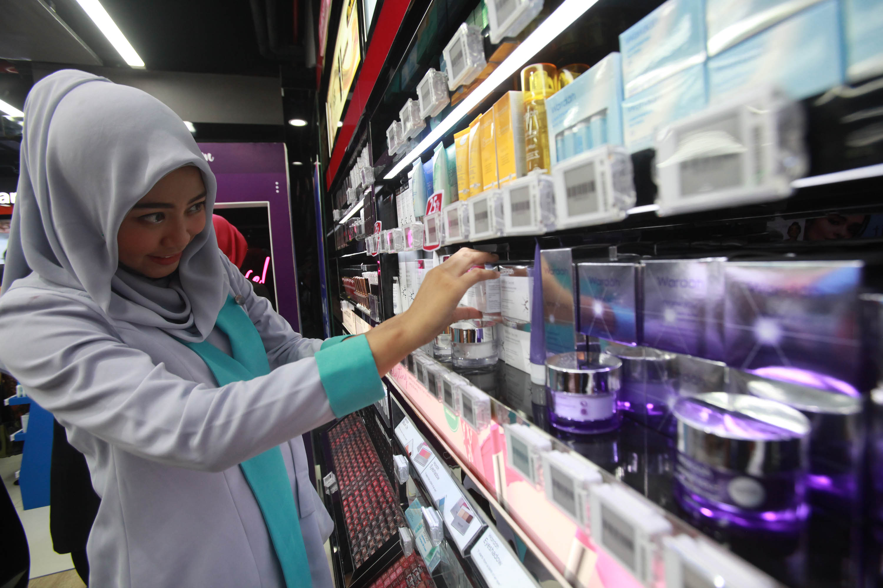 POTENSI MARKET LUAS: Industri kosmetik halal nasional tercatat memiliki nilai pasar mencapai USD 4,19 miliar pada 2022, dan diproyeksikan bertumbuh hingga 8 persen per tahun hingga 2023.