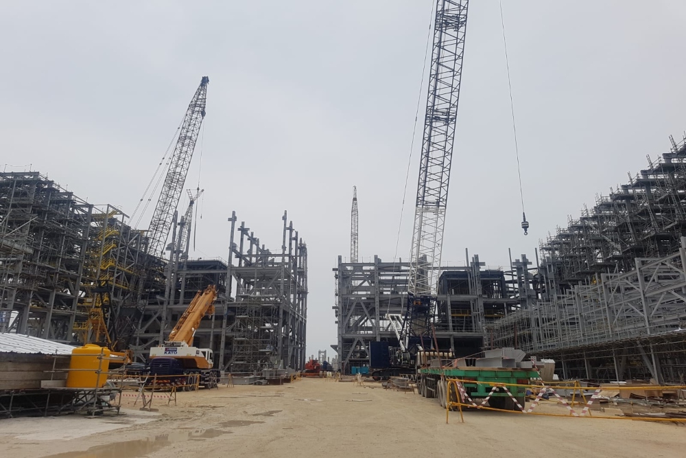 POTENSIAL: Seiring semakin banyaknya industri yang masuk ke KEK Gresik permintaan penyediaan energi listrik diperkirakan juga bakal naik.
