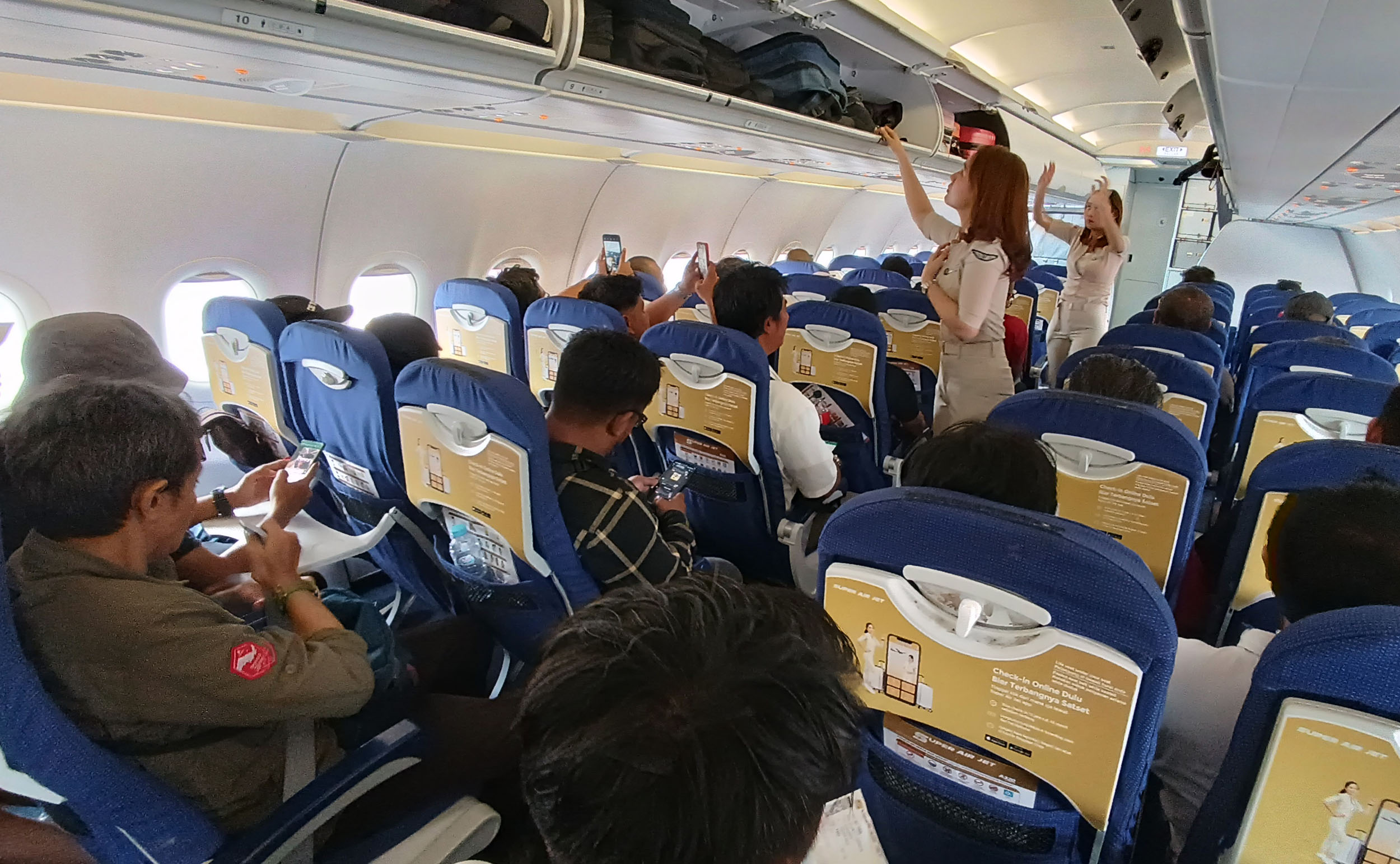 DAMPAK NEGATIF: Mahalnya harga tiket pesawat domestik bakal mengganggu arus wisawatan.