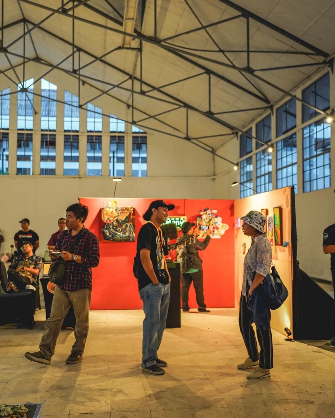 Ruang kreatif yang disiapkan di Pos Bloc untuk komunitas dan generasi muda.