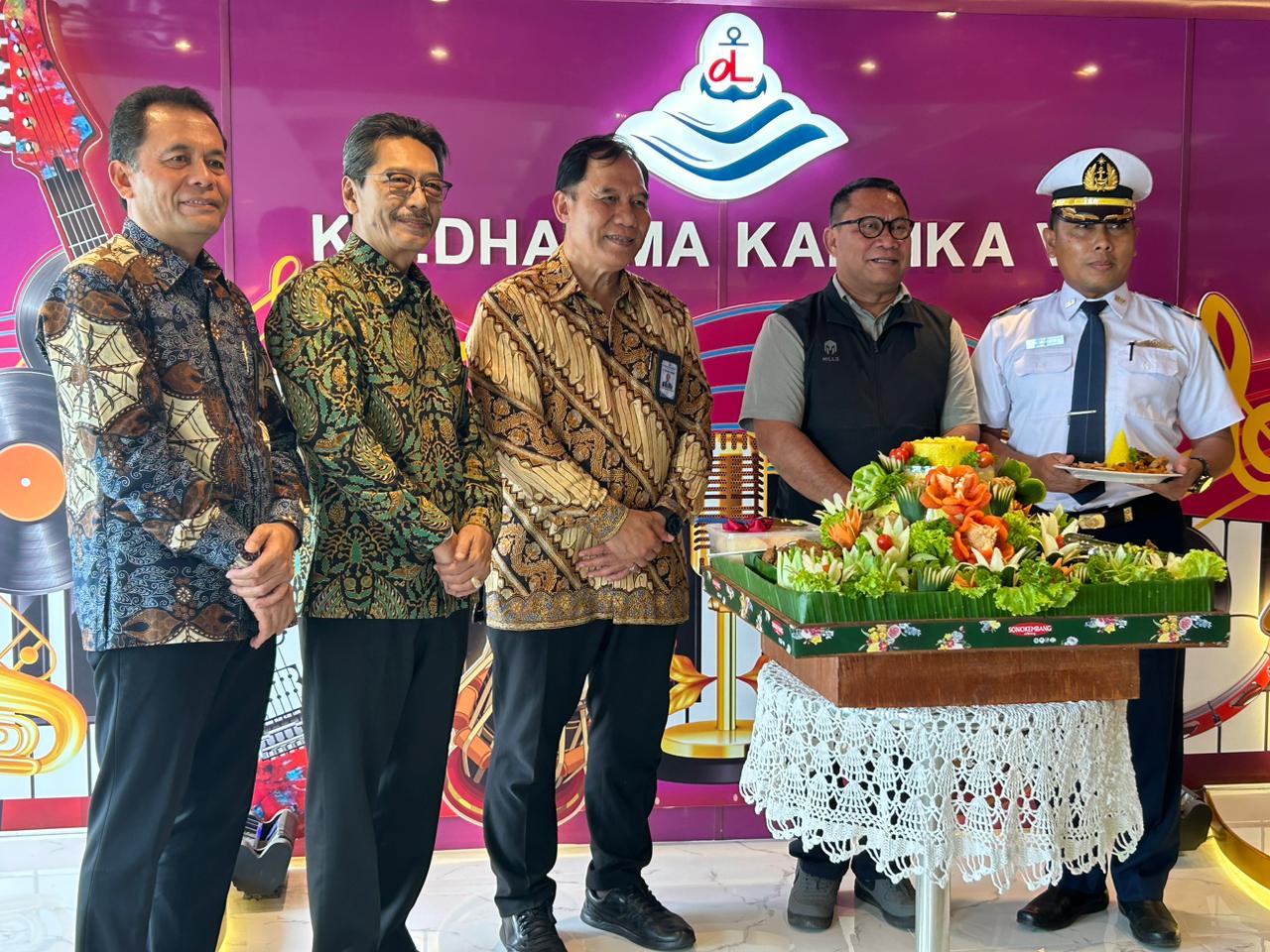Hadirnya KM Dharma Kartika V lintasan Surabaya-Kupang turut menjaga ketahanan transportasi nasional.